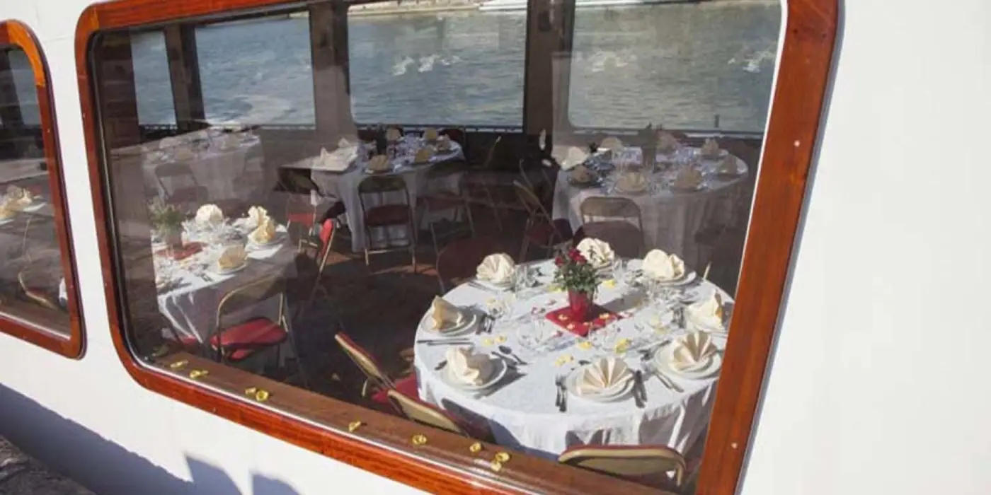 La Péniche d'Ulysse, péniche navigante sur la Seine, Aux portes de Paris, jusqu'à 240 personnes — photo 2