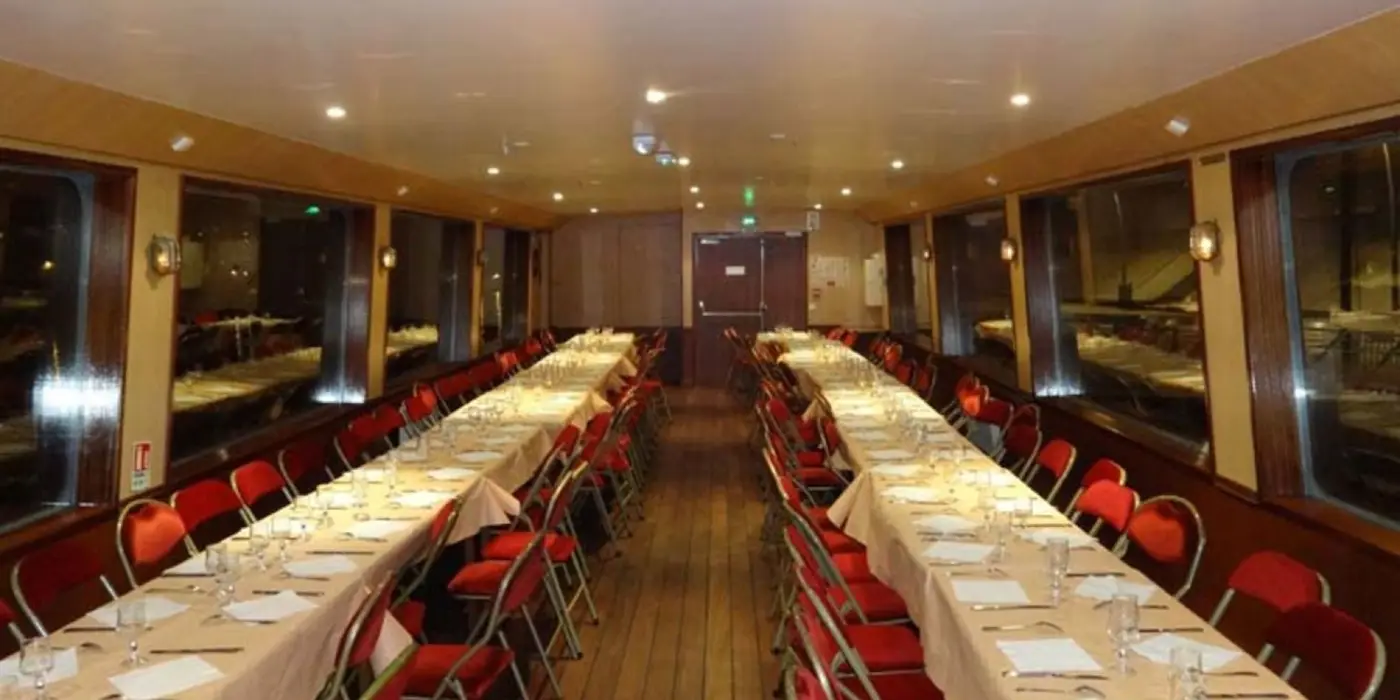La Péniche d'Ulysse, péniche navigante sur la Seine, Aux portes de Paris, jusqu'à 240 personnes — photo 3