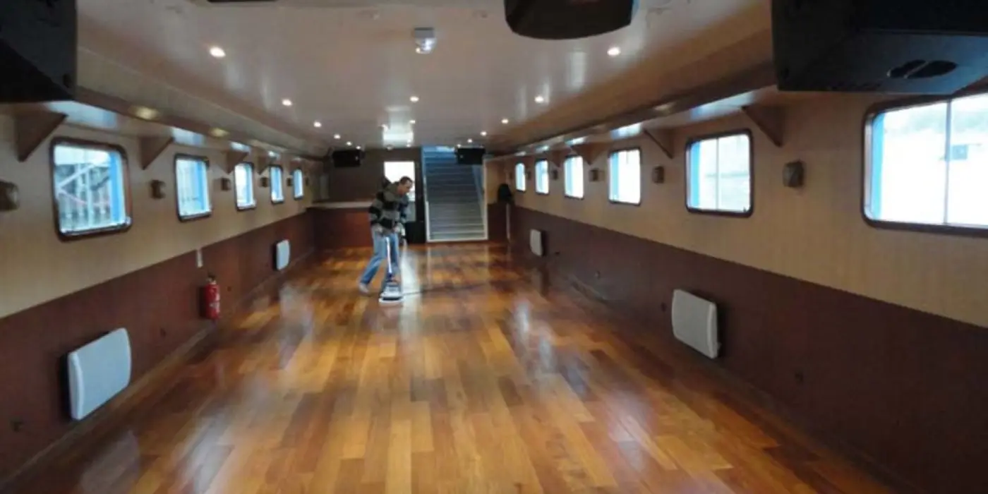 La Péniche d'Ulysse, péniche navigante sur la Seine, Aux portes de Paris, jusqu'à 240 personnes — photo 4