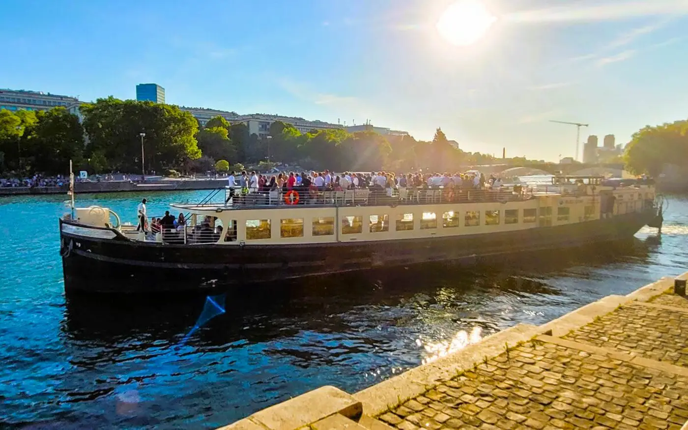 La Péniche de Christina, péniche navigante sur la Seine, Paris, jusqu'à 250 personnes — photo 3