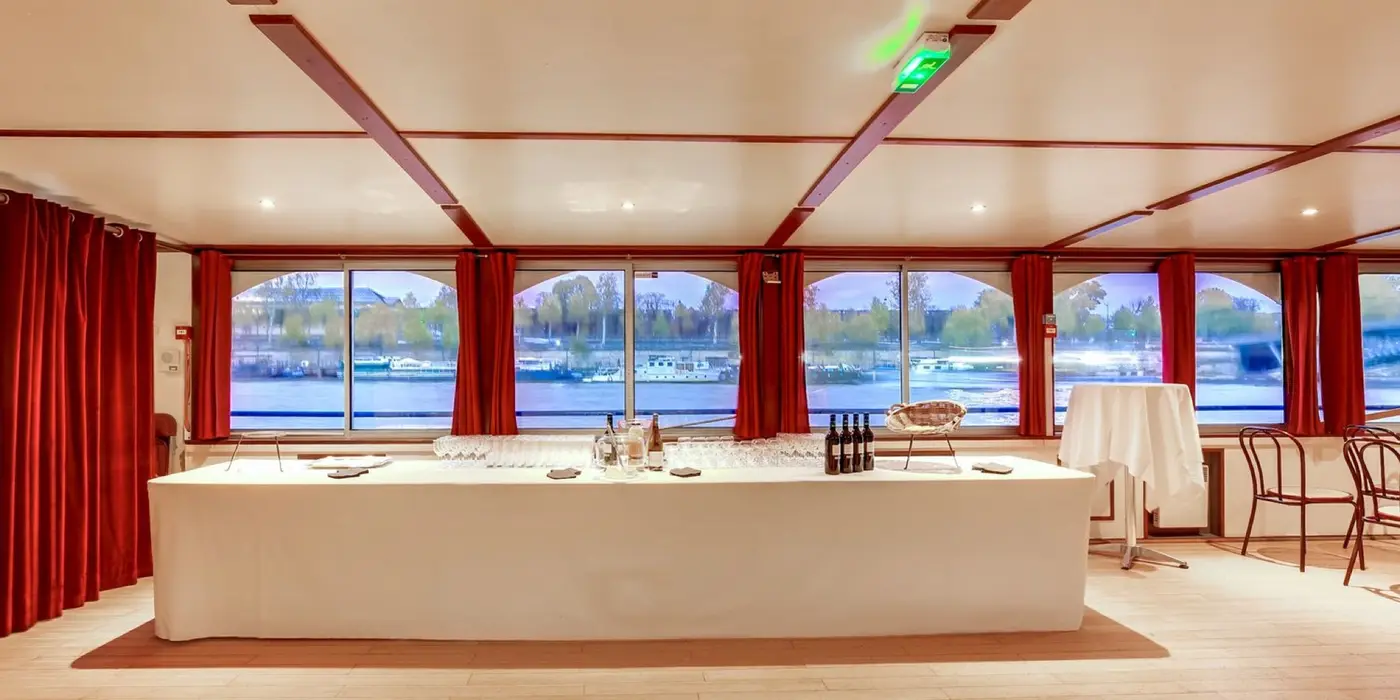 La Péniche de Guillemette, péniche navigante sur la Seine, Paris 7e, jusqu'à 150 personnes — photo 3