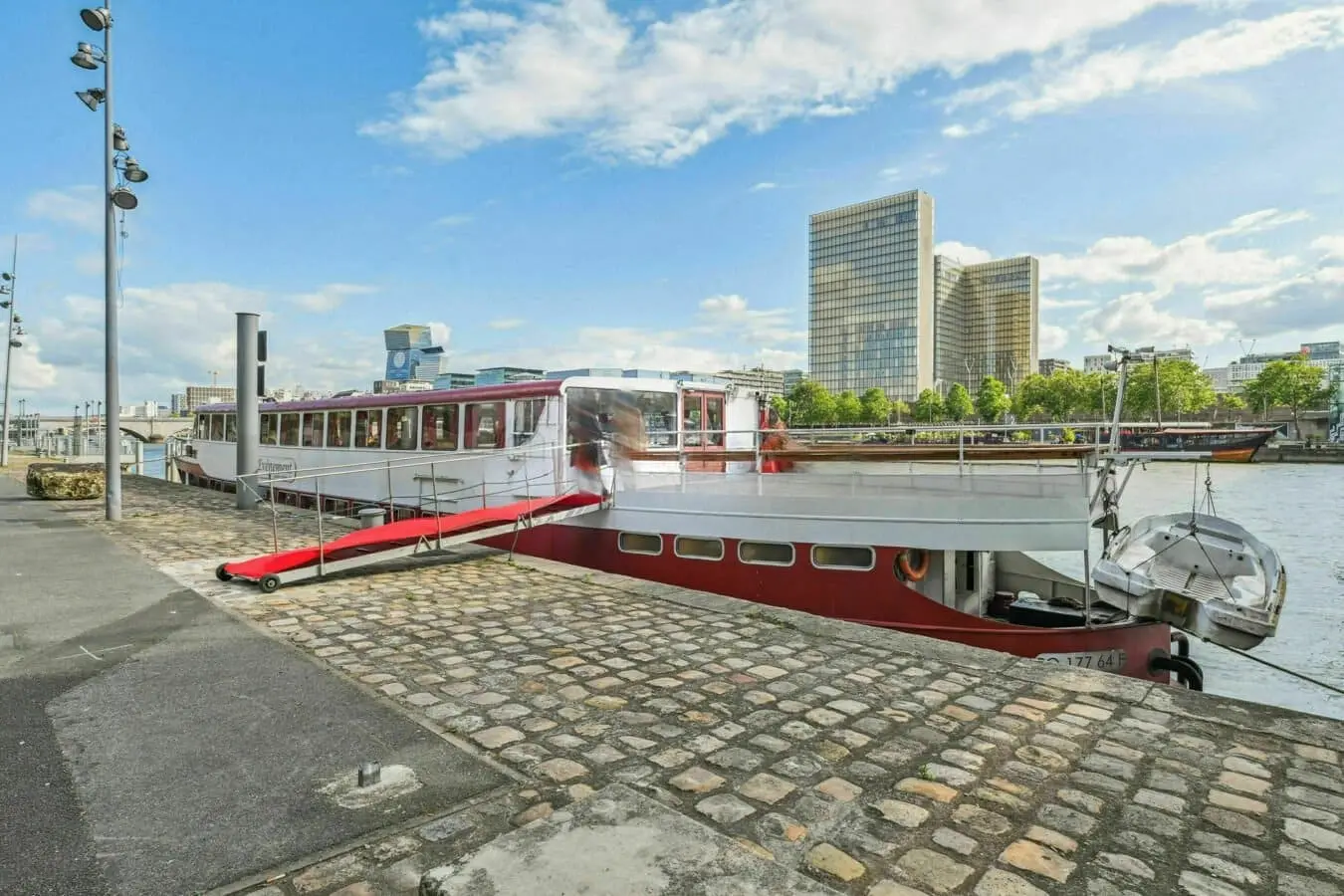 La Peniche de Jacques, Paris