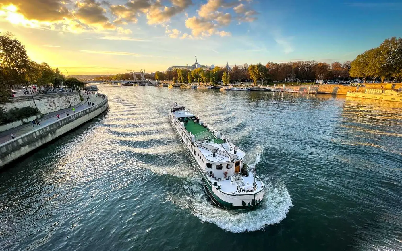 La Péniche de Louise, péniche navigante sur la Seine, Paris, jusqu'à 120 personnes — photo 3