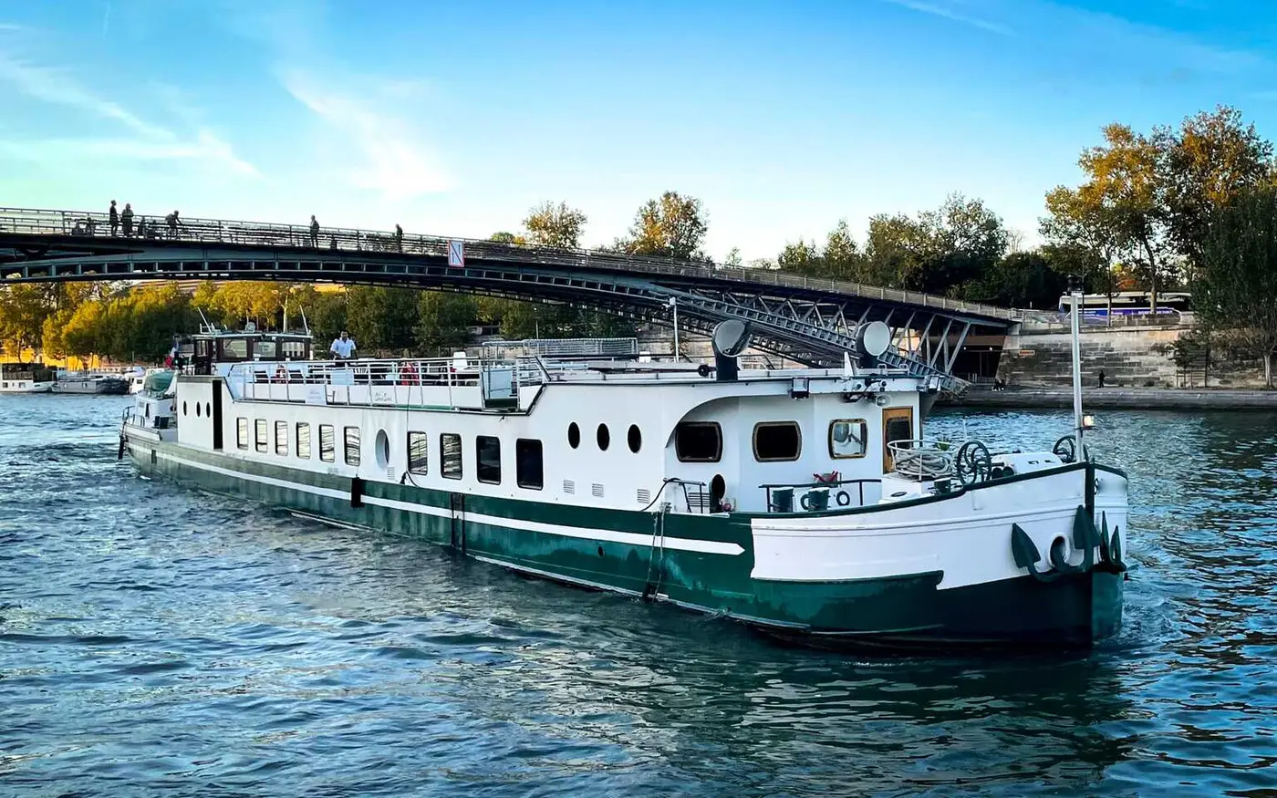 La Péniche de Louise, péniche navigante sur la Seine, Paris, jusqu'à 120 personnes — photo 4